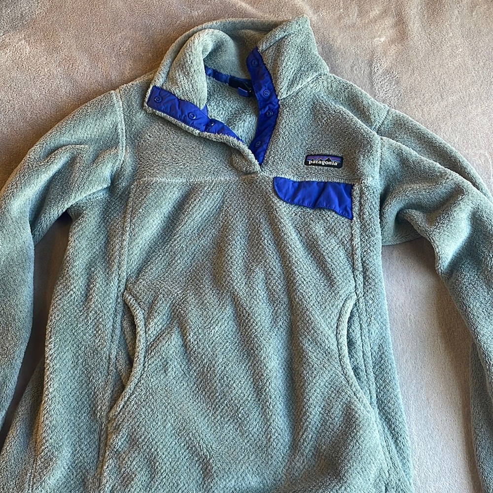 Gray and Blue Patagonia Sweatshirt